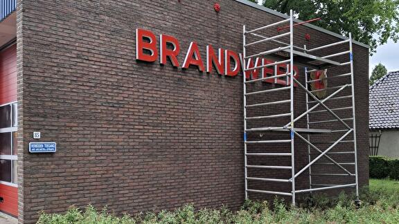 2025-06-04 - Voorgevel wordt weer gecompleteerd
